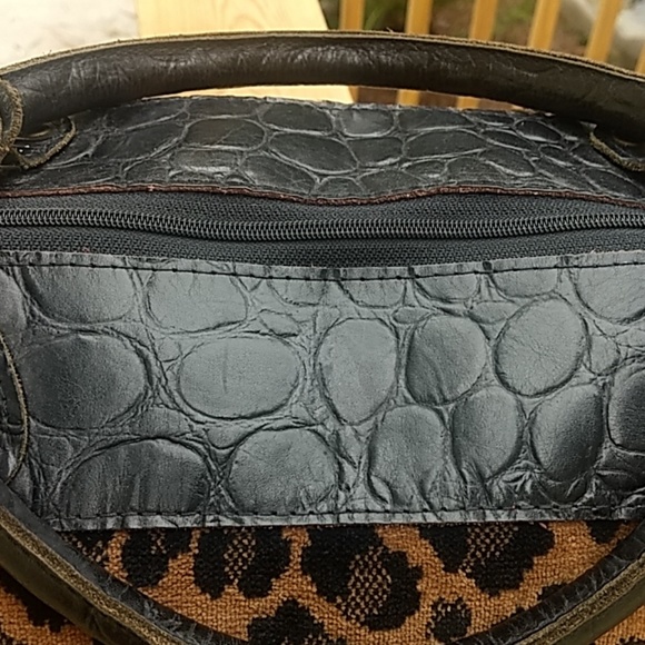 Large Leopard Print Travel Bag - Picture 3 of 8